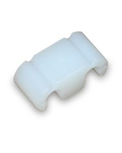 Clip for fixing of egg convey- ing chain